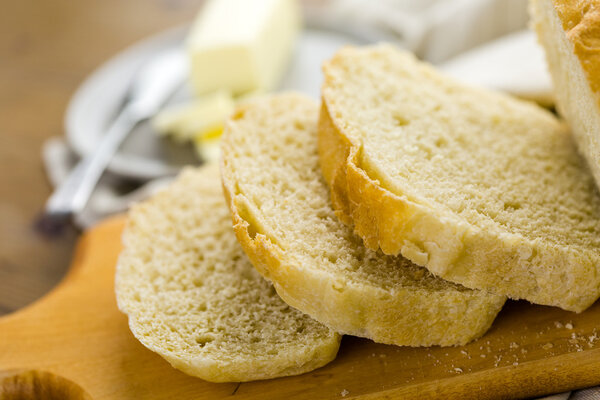 Свежеиспечённый хлеб из теста
