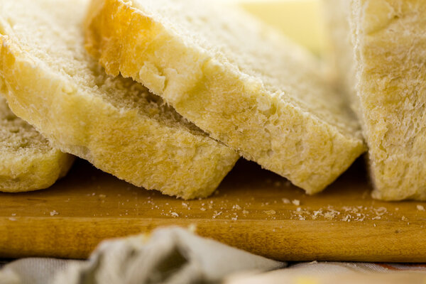 Свежеиспечённый хлеб из теста
