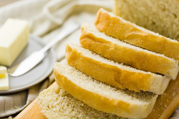 Свежеиспечённый хлеб из теста
