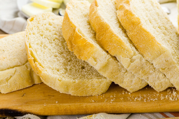 Свежеиспечённый хлеб из теста
