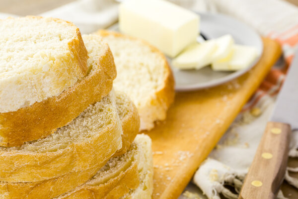 Свежеиспечённый хлеб из теста
