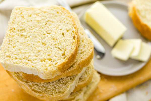 Свежеиспечённый хлеб из теста
