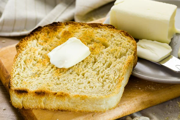 Sauerteigbrot mit Butter — Stockfoto