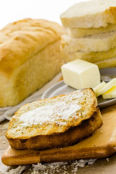 Pão de massa com manteiga — Fotografia de Stock