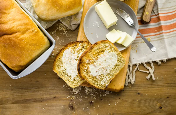 Kváskový chléb s máslem — Stock fotografie