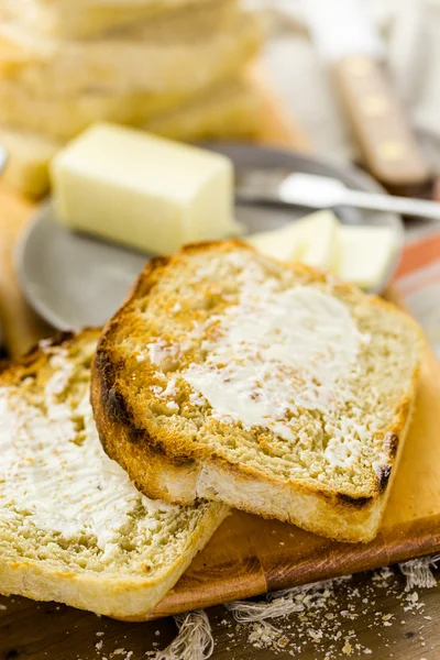 Sauerteigbrot mit Butter — Stockfoto