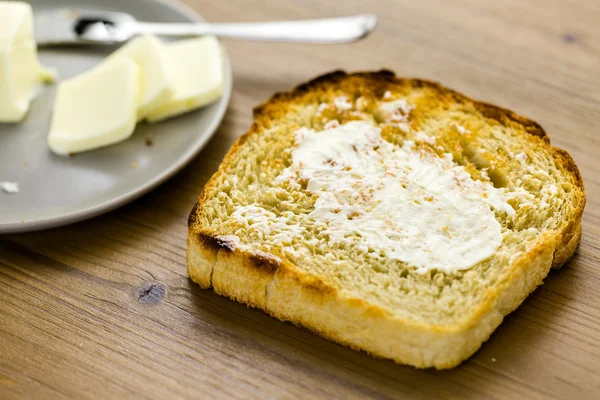 Pão de massa com manteiga — Fotografia de Stock