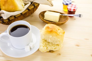 Taze pişmiş hamur mayası akşam yemeği rulo