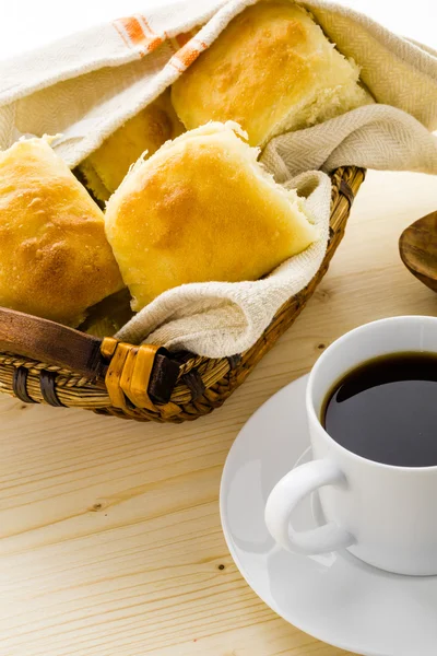 Frisch gebackene Sauerteigbrötchen — Stockfoto