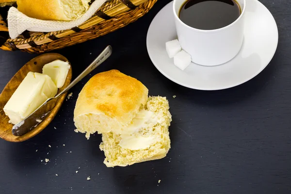 Panecillos de masa fermentada recién horneados — Foto de Stock