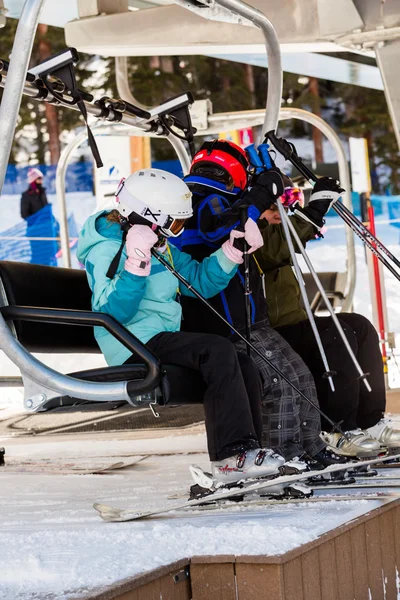 People at cable way, ski resort at Arapahoe Basin — Stock Photo, Image