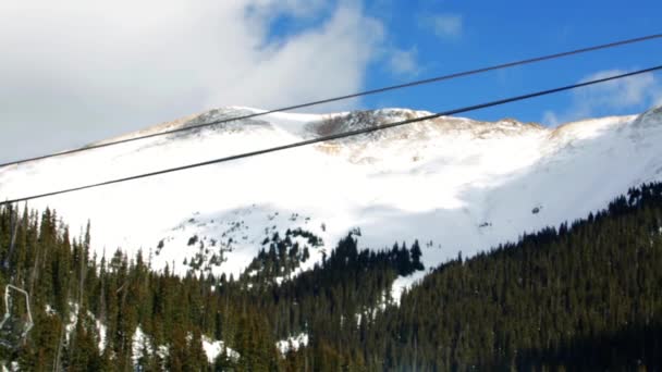 Menschen an der Seilbahn, Skigebiet am Arapahoe-Becken — Stockvideo