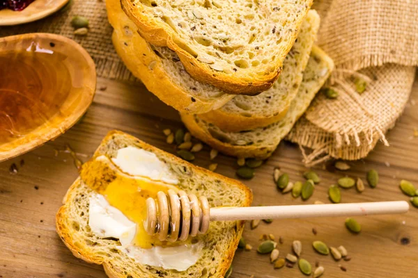 Handwerkliches Sauerteigbrot — Stockfoto