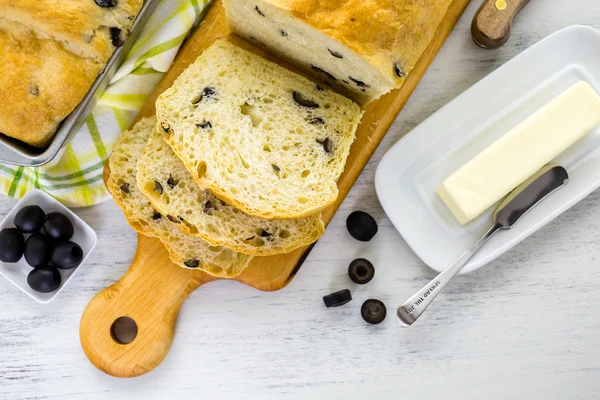 Řemeslník chléb kváskový oliv — Stock fotografie