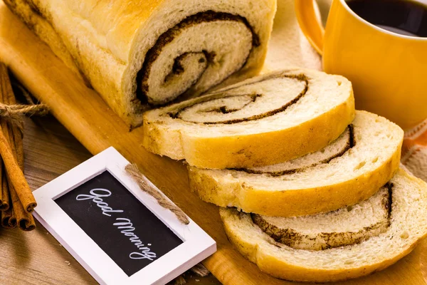 Artisan chleba zakwas cynamon wirowa — Zdjęcie stockowe