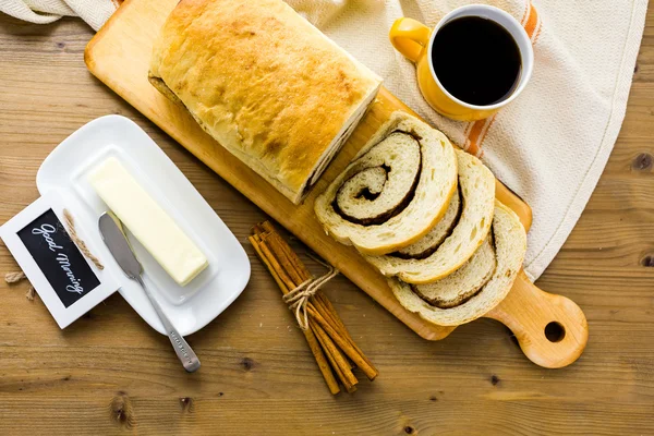 Handwerklich hergestellter Sauerteig Zimt Wirbelbrot — Stockfoto