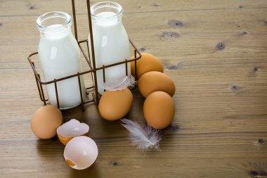 Taze çiftlik yumurta ve süt