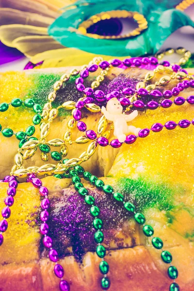 国王在桌上的蛋糕装饰狂欢节 — 图库照片