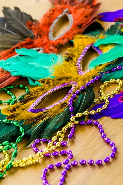 Decorações Mardi Gras à mesa — Fotografia de Stock