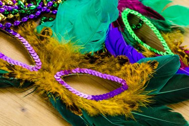 Çok renkli süslemeleri, Mardi Gras için yüz maskesi