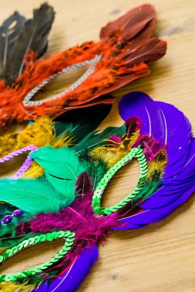 Decorações multicoloridas, máscaras faciais para Mardi Gras — Fotografia de Stock