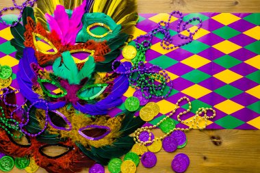 Mardi Gras partisi için çok renkli süslemeleri