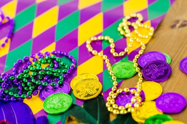 Mardi Gras partisi için çok renkli süslemeleri