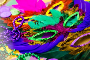 Mardi Gras partisi için çok renkli süslemeleri