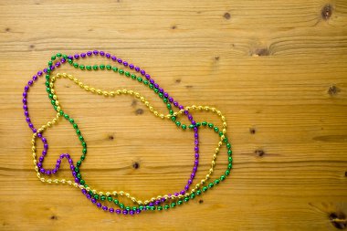 Mardi Gras partisi için çok renkli süslemeleri