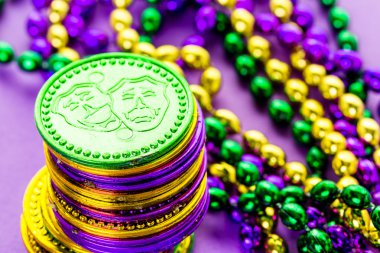 Mardi Gras partisi için çok renkli süslemeleri