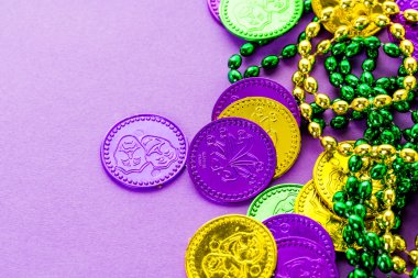 Mardi Gras partisi için çok renkli süslemeleri