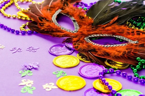 マルディグラ パーティーの色とりどりの装飾品 — ストック写真