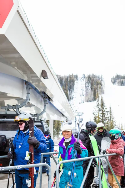 Skiresort aan het einde van het seizoen — Stockfoto