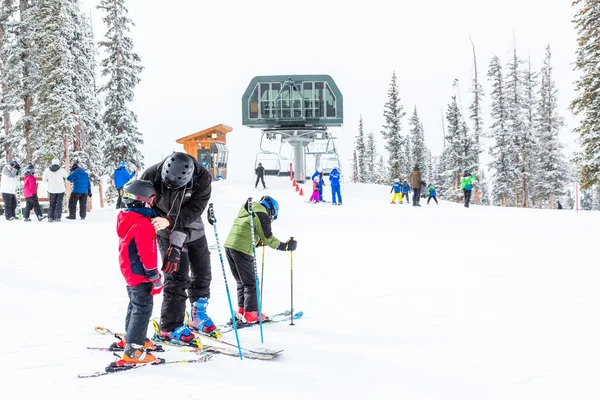 Ski resort i slutet av säsongen — Stockfoto