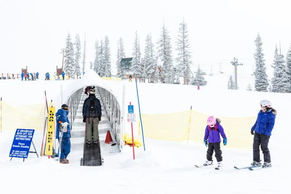 Touristes à Station de ski — Photo