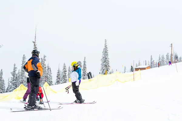 Ski resort i slutet av säsongen — Stockfoto