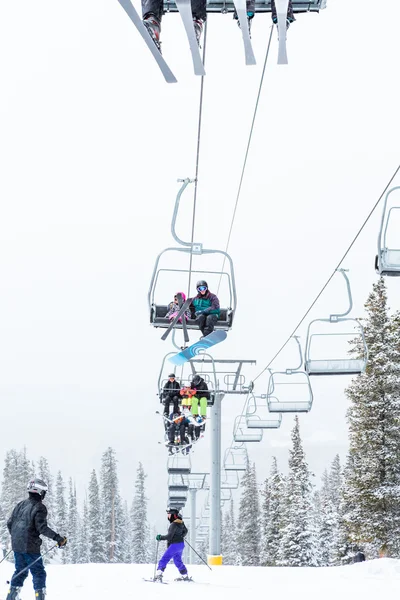 Ski resort i slutet av säsongen — Stockfoto