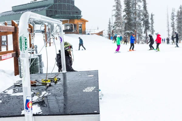 Skiresort aan het einde van het seizoen — Stockfoto