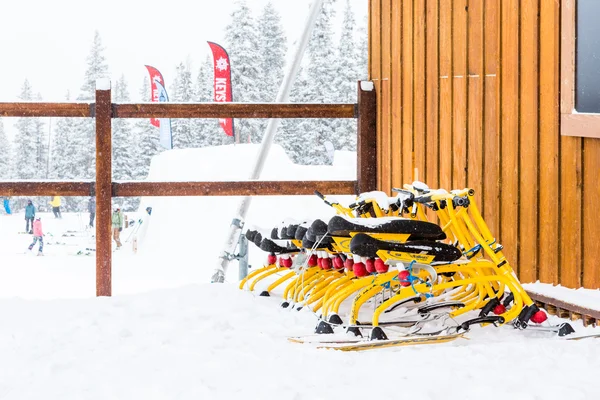 Skianlegg på slutten av sesongen – stockfoto