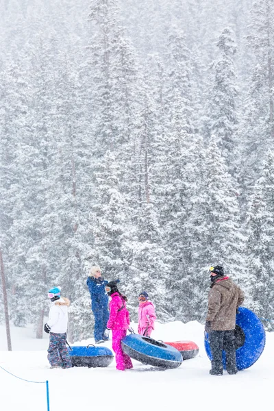 Skiresort aan het einde van het seizoen — Stockfoto