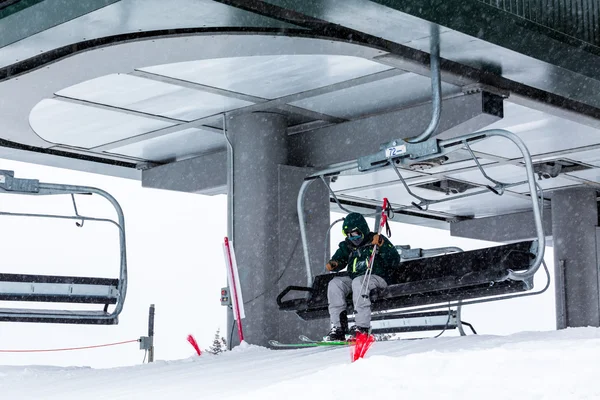 Ski resort i slutet av säsongen — Stockfoto