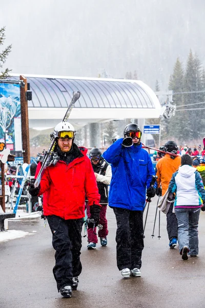 Turis di Ski resort, akhir musim — Stok Foto