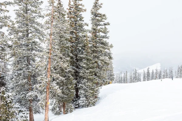 Station de ski en fin de saison — Photo