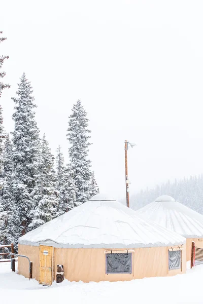 Ski resort i slutet av säsongen — Stockfoto