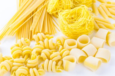 Organik sarı makarna