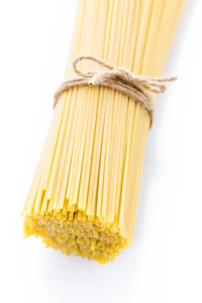 Органические желтые спагетти — стоковое фото