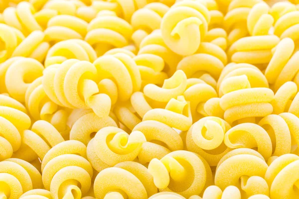 Organiczny żółty trottole włoski makaron — Zdjęcie stockowe