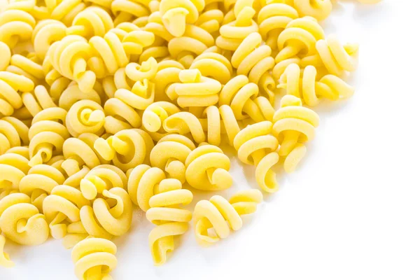 유기 노란색 이탈리아 trottole 파스타 — 스톡 사진