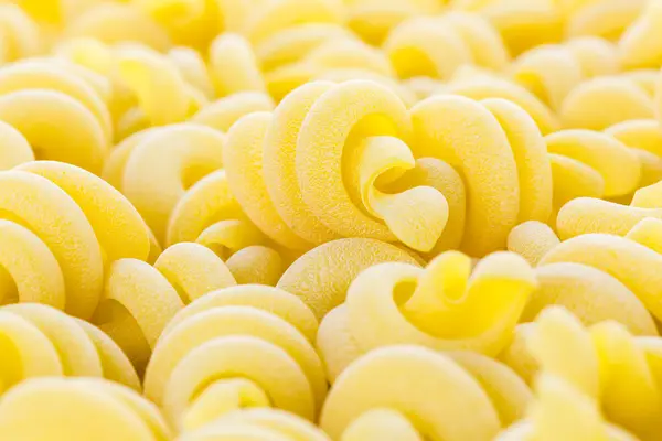 Pâtes trottole italiennes jaune bio — Photo