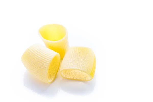 Organic yellow large pasta rings — Stock Photo, Image